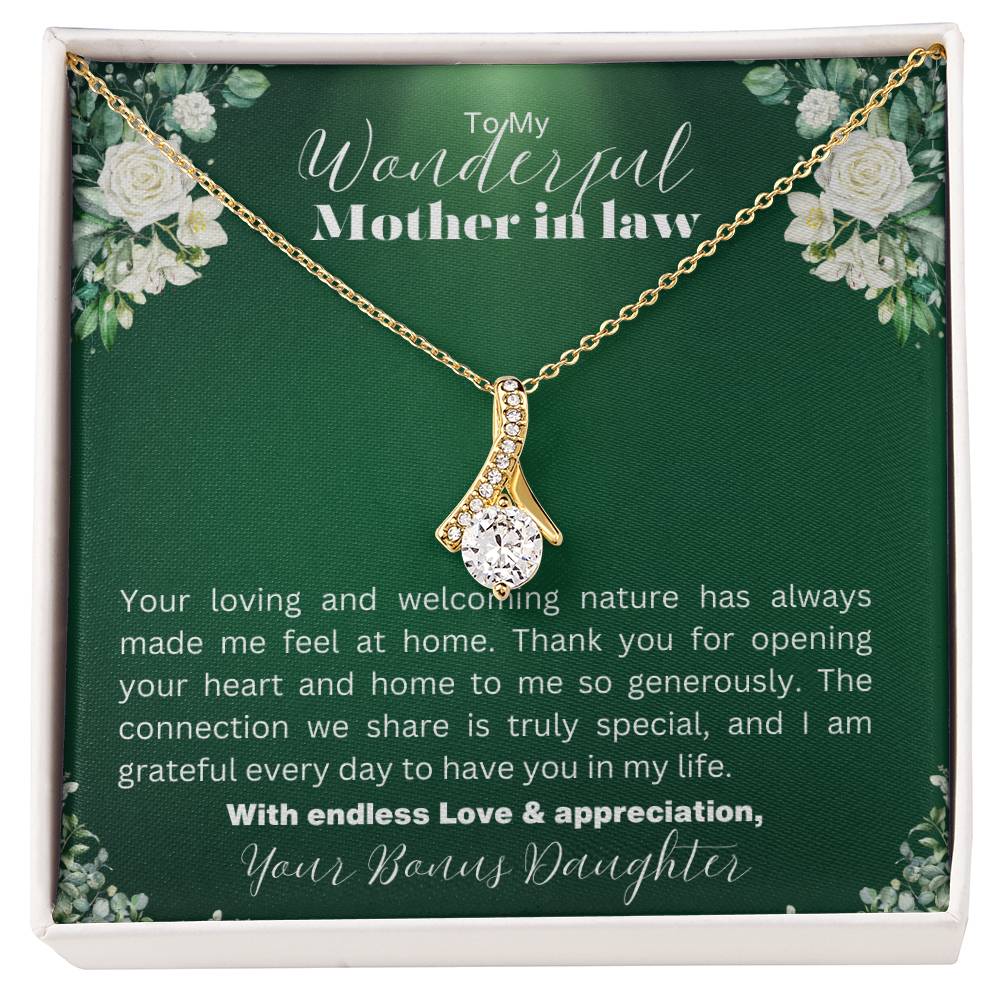 Gift box with a necklace for a mother-in-law, expressing love and appreciation.