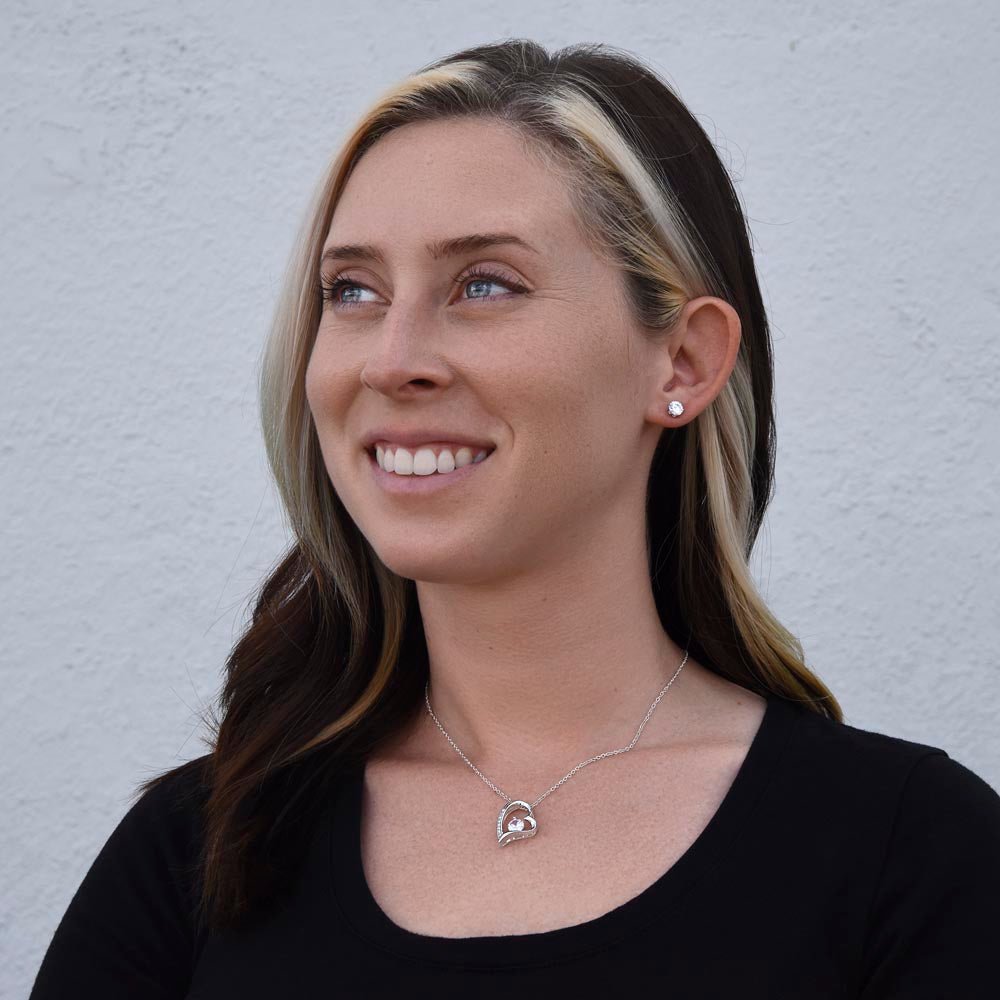  A close look to a woman wearing a white gold finish necklace. 